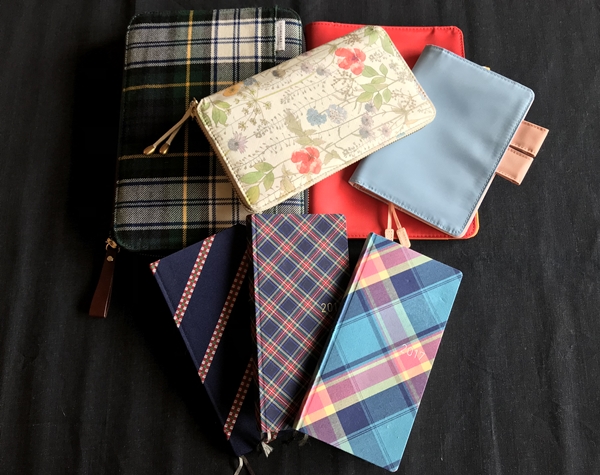 ほぼ日手帳のサイズおすすめ。カバーなしで使える?どこに売ってるの?