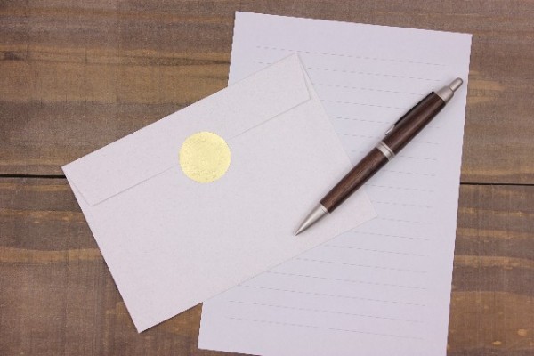 お歳暮をいただいたらお礼はどうする?お礼状は必要?お返しの品は