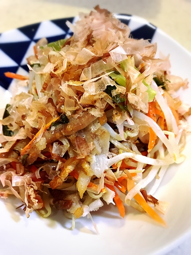 豚肉ともやしのだし炒めの盛りつけ
