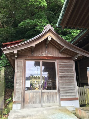 東叶神社の神輿庫
