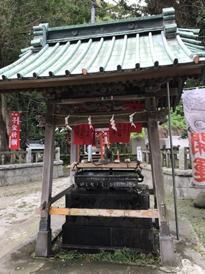 海南神社の手水舎