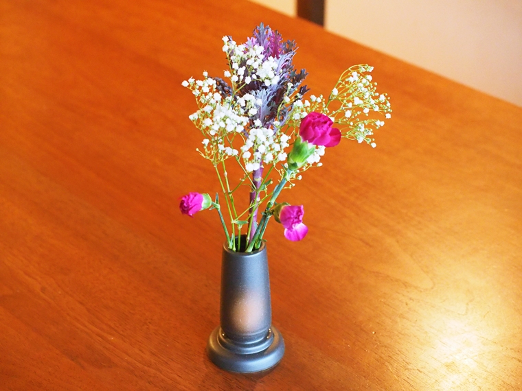お花を花瓶に飾る-1日目(届いた日)